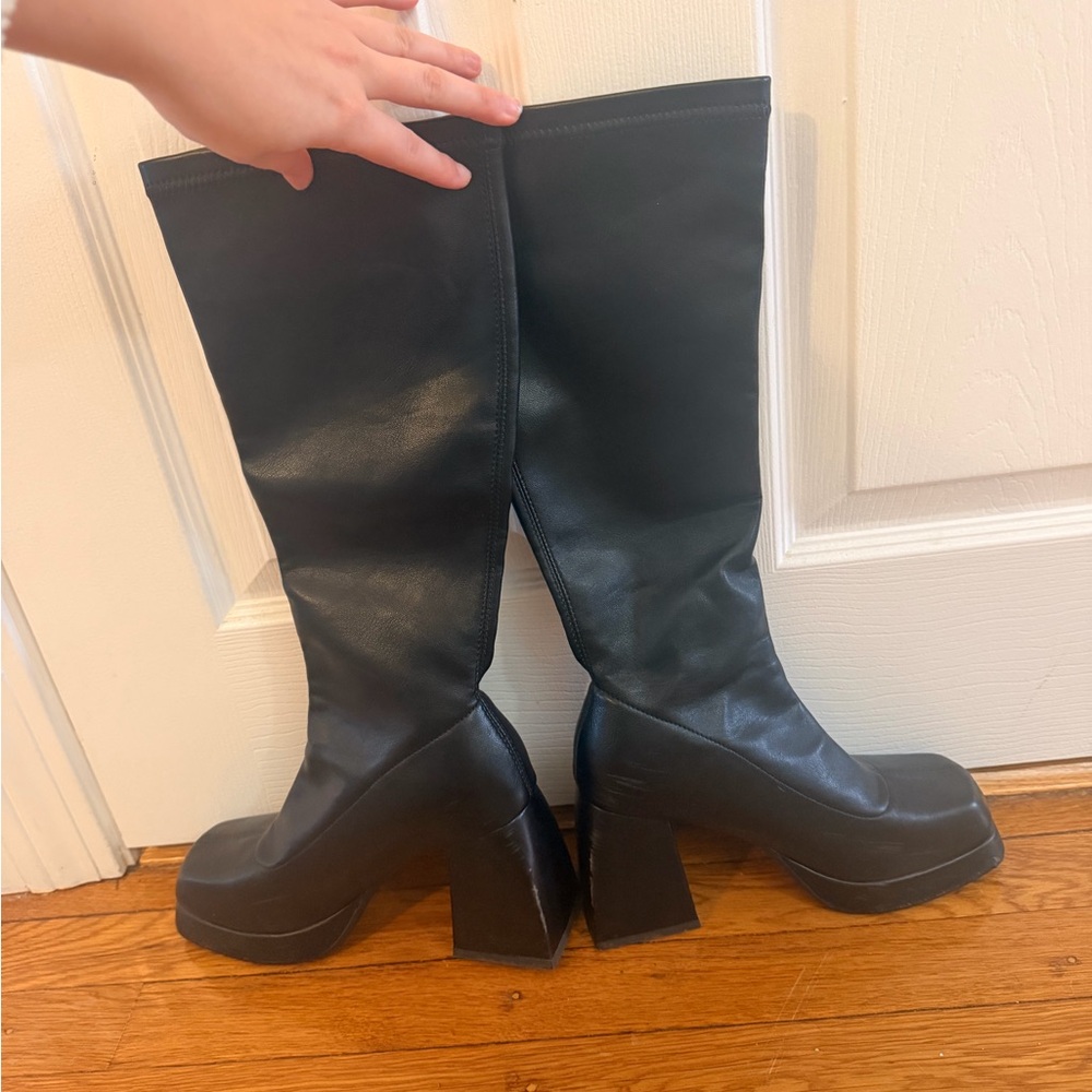 Elegant Black Women's Boots - Picture 5 of 6